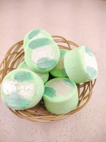 Bamboo White Grapefruit bath bomb